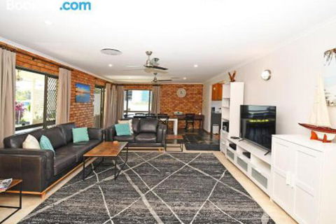 Urangan Harbour Bungalow - Accommodation Guide 6