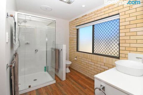 Urangan Harbour Bungalow - Accommodation Guide 5