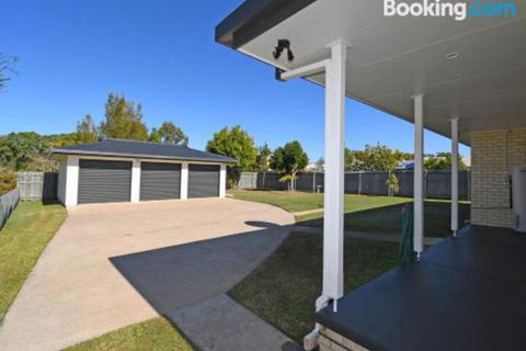Urangan Harbour Bungalow - Accommodation Guide 4