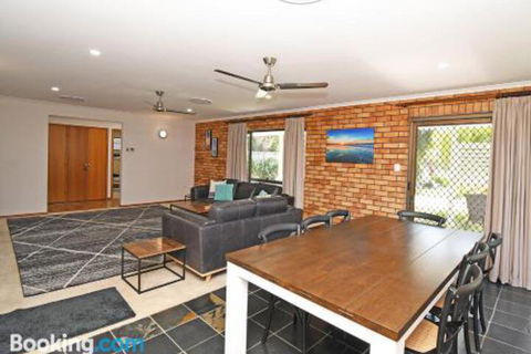 Urangan Harbour Bungalow - Accommodation Guide 0