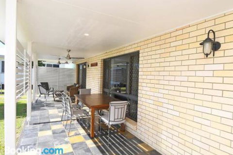 Urangan Harbour Bungalow - Accommodation Guide 2