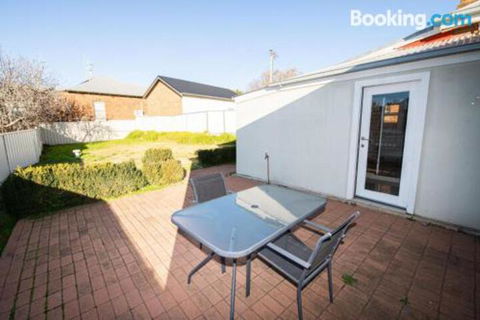 William Cottage Central Heritage Home - Accommodation Guide 4