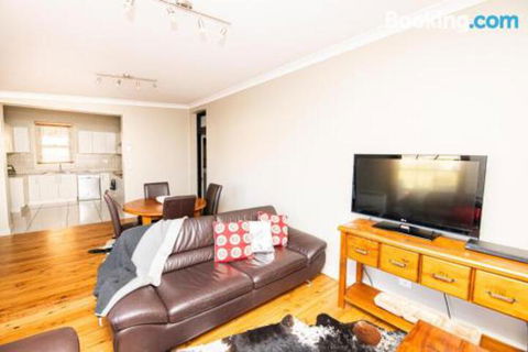 William Cottage Central Heritage Home - Accommodation Guide 3