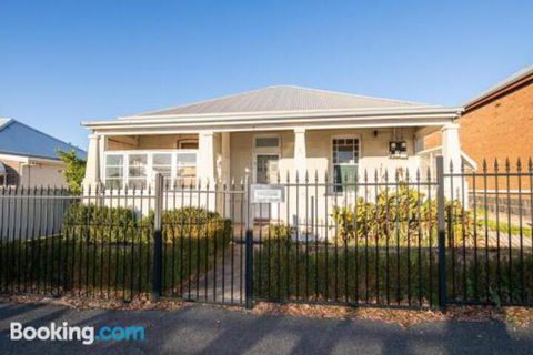 William Cottage Central Heritage Home - Accommodation Guide 0