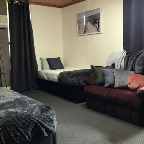Granite Belt Cabins - Accommodation Guide 4
