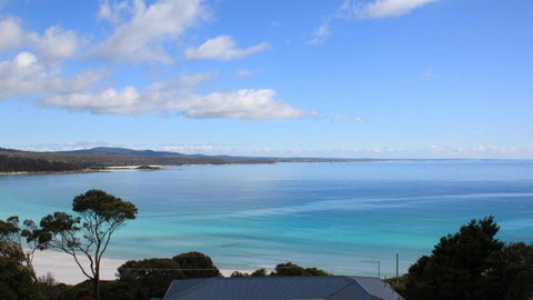 SEA EAGLE COTTAGE Amazing Views Of Bay Of Fires - Accommodation Guide 2
