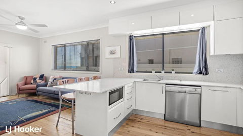 Yacaaba Beautiful Waterfront Location - Accommodation Guide 6