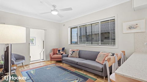 Yacaaba Beautiful Waterfront Location - Accommodation Guide 5