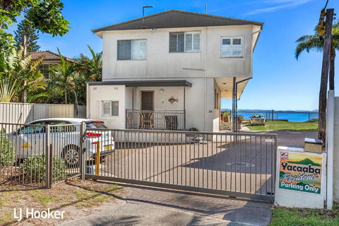 Yacaaba Beautiful Waterfront Location - Accommodation Guide 1