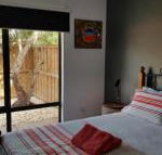 Red Ochre  Large 1BR with Private Courtyard - Accommodation Asia