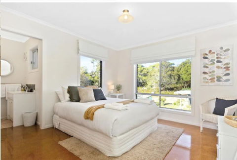 Seaside Serenity 1 - Accommodation Guide 4