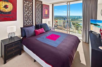 Luxury 3BR Apt With Incredible Views - Accommodation China 2