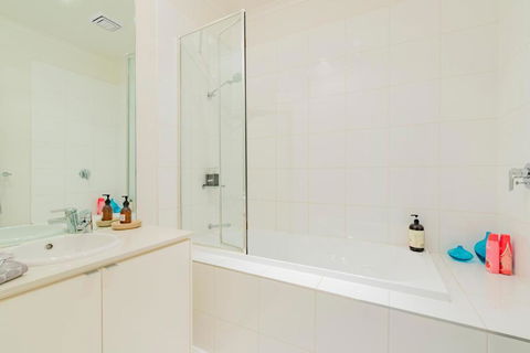 Stylish 3 Bedroom Condo - Accommodation Guide 6