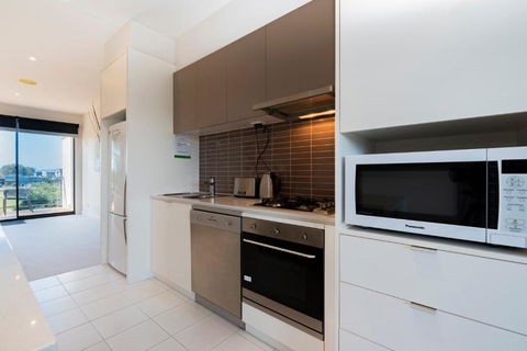 Stylish 3 Bedroom Condo - Accommodation Guide 4