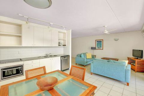 Baden 61 Rainbow Shores Air Conditioned Unit Walk To Beach Pool Tennis Court - Accommodation Asia 0