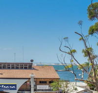 303 The Shoal 4 8 Bullecourt Street Air Conditioning WIFI Netflix Views Linen  Lift