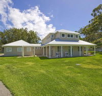 Echo Beach House 16 Reflections Dr Luxurious House with Magnificent Pool  Ducted Air - Accommodation Asia