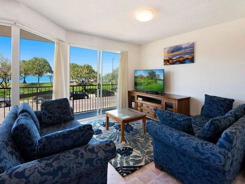 Kings Beach Ocean Front Views Private Balcony Overlooking Kings Beach - Accommodation Asia 3