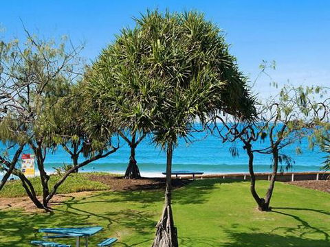 Kings Beach Ocean Front Views Private Balcony Overlooking Kings Beach - Accommodation Asia 4