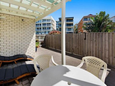 Kings Beach Ocean Front Views Private Balcony Overlooking Kings Beach - Accommodation Asia 1