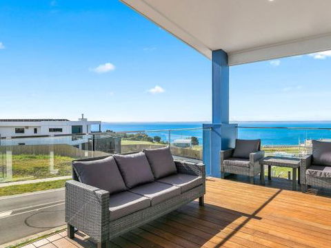 San Freemo - Accommodation Guide 1