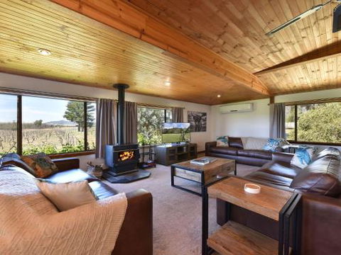 Soldiers Cottage Picturebook Vineyard Home - Accommodation Guide 5