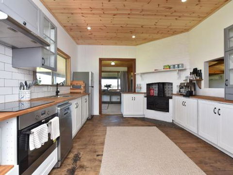 Soldiers Cottage Picturebook Vineyard Home - Accommodation Guide 1