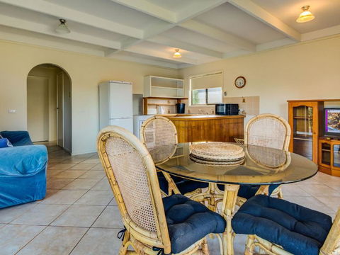 Cuttriss By The Beach - Accommodation Guide 5