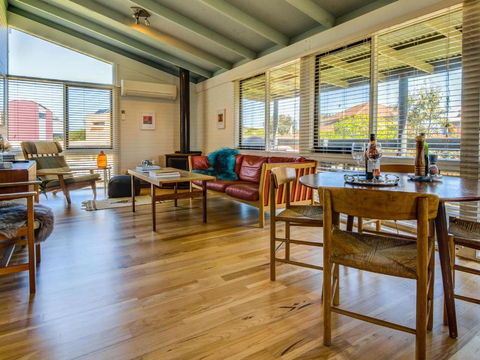 Ocean Reach Retreat - Accommodation Guide 1