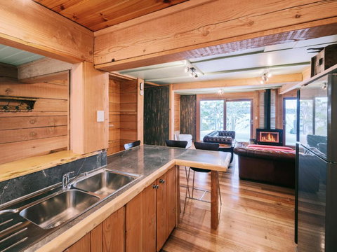 The Pier House - Accommodation Guide 4