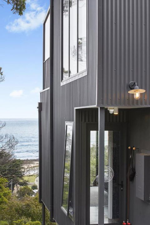Months & Seasons Momentary Escapes Beach House - Accommodation Asia 1
