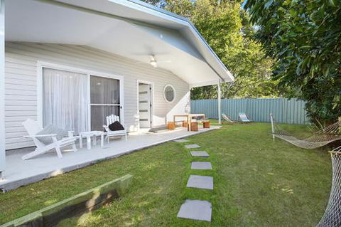 Salty Kisses Holiday House - Accommodation Asia 0