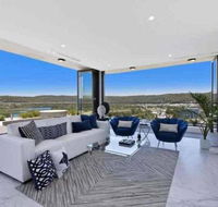 Stylish Penthouse with Views  Jacuzzi - Accommodation Asia