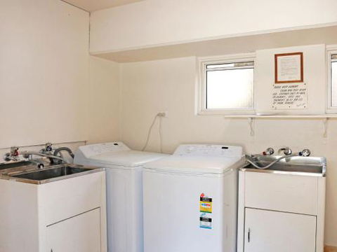 2 Shoal Towers 11 Shoal Bay Rd Across The Road To Beautiful Shoal Bay Beach - Accommodation Asia 4