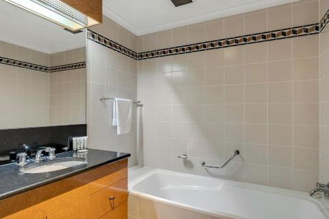 DREAM HARBOUR VIEW 2 BRM / GYM POOL & PARKING - Accommodation Guide 1