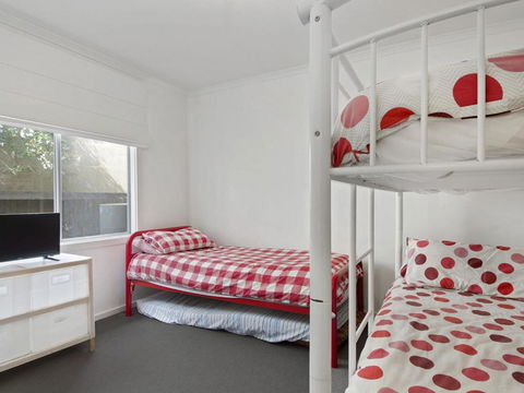 Beach Fun 11 Broadbeach Drive - Accommodation Guide 6