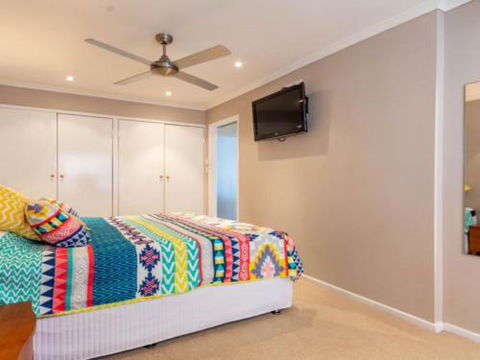 Dog Lovers Retreat Beachmere - Accommodation Asia 6