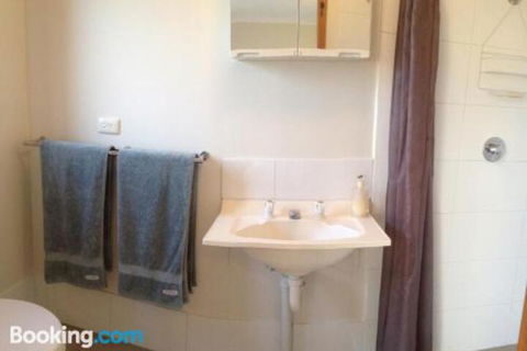 Bombora Self Contained Studio - Accommodation Asia 4