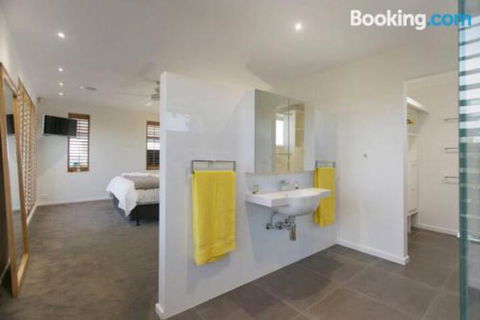 Anchor Beachfront Retreat - Accommodation Asia 3