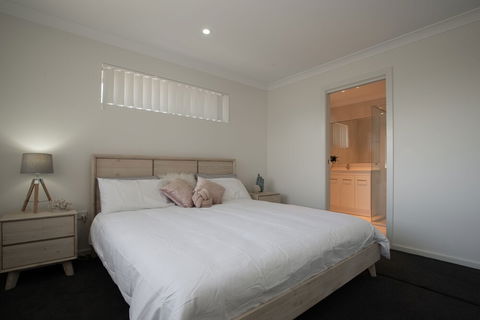 Underwood Road 62 - Accommodation Asia 4