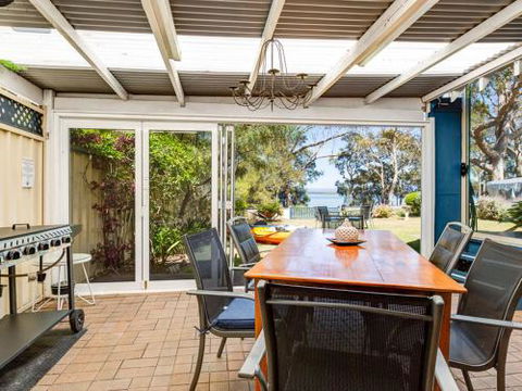 SORRENTO LAKESIDE Sanctuary Point 4pm Check Out Sundays - Accommodation Asia 2