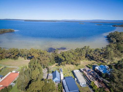 SORRENTO LAKESIDE Sanctuary Point 4pm Check Out Sundays - Accommodation Asia 0