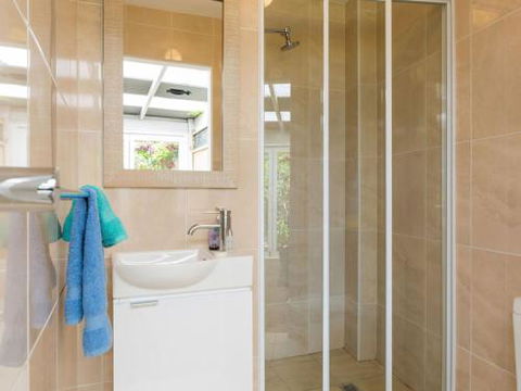 SORRENTO LAKESIDE Sanctuary Point 4pm Check Out Sundays - Accommodation Asia 4