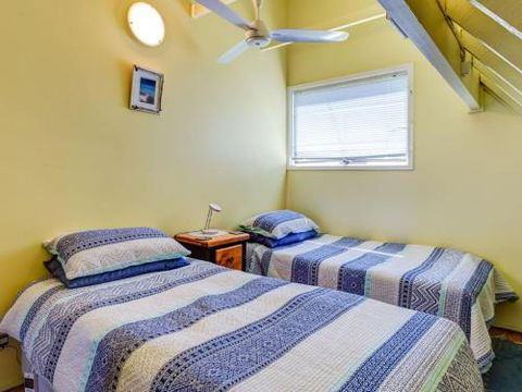 SORRENTO LAKESIDE Sanctuary Point 4pm Check Out Sundays - Accommodation Asia 5