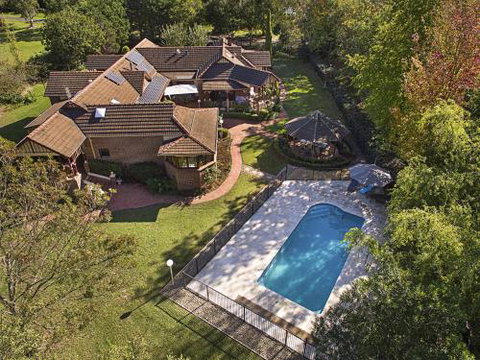 THE ELMS Berry Berry & Surrounds 4pm Check Out Sundays - Accommodation Guide 2