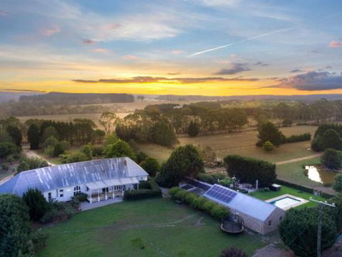 Wembley House Southern Highlands With 4pm Check Out Sunday - Accommodation Guide 0