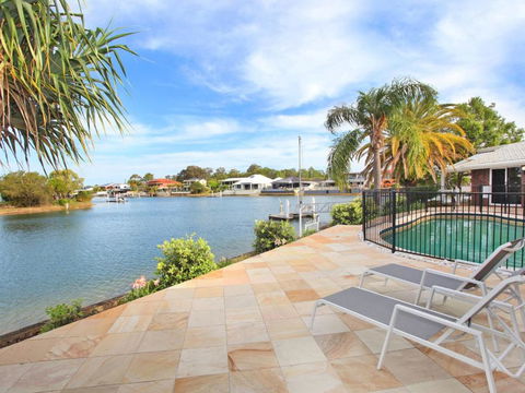 April 19 4 Bedroom Home On Canal With Pool Pontoon Aircon & WiFi! - Accommodation China 3