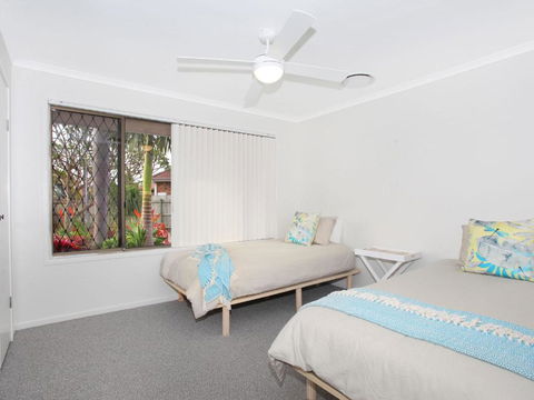 April 19 4 Bedroom Home On Canal With Pool Pontoon Aircon & WiFi! - Accommodation China 2
