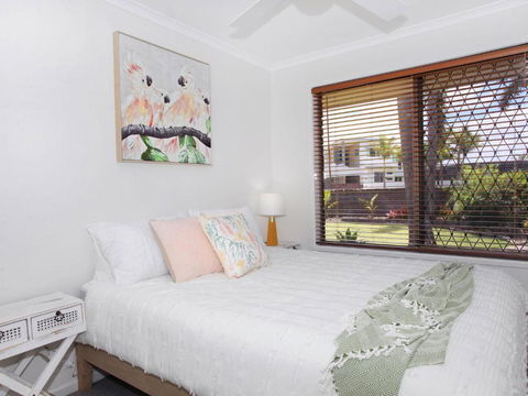 April 19 4 Bedroom Home On Canal With Pool Pontoon Aircon & WiFi! - Accommodation China 5
