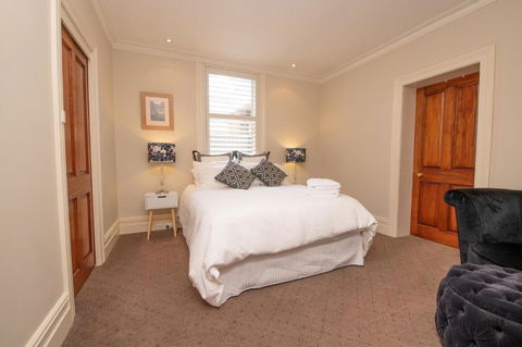 Meltham On March - Accommodation Asia 5